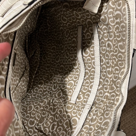 Patent leather guess handbag - Picture 4 of 5